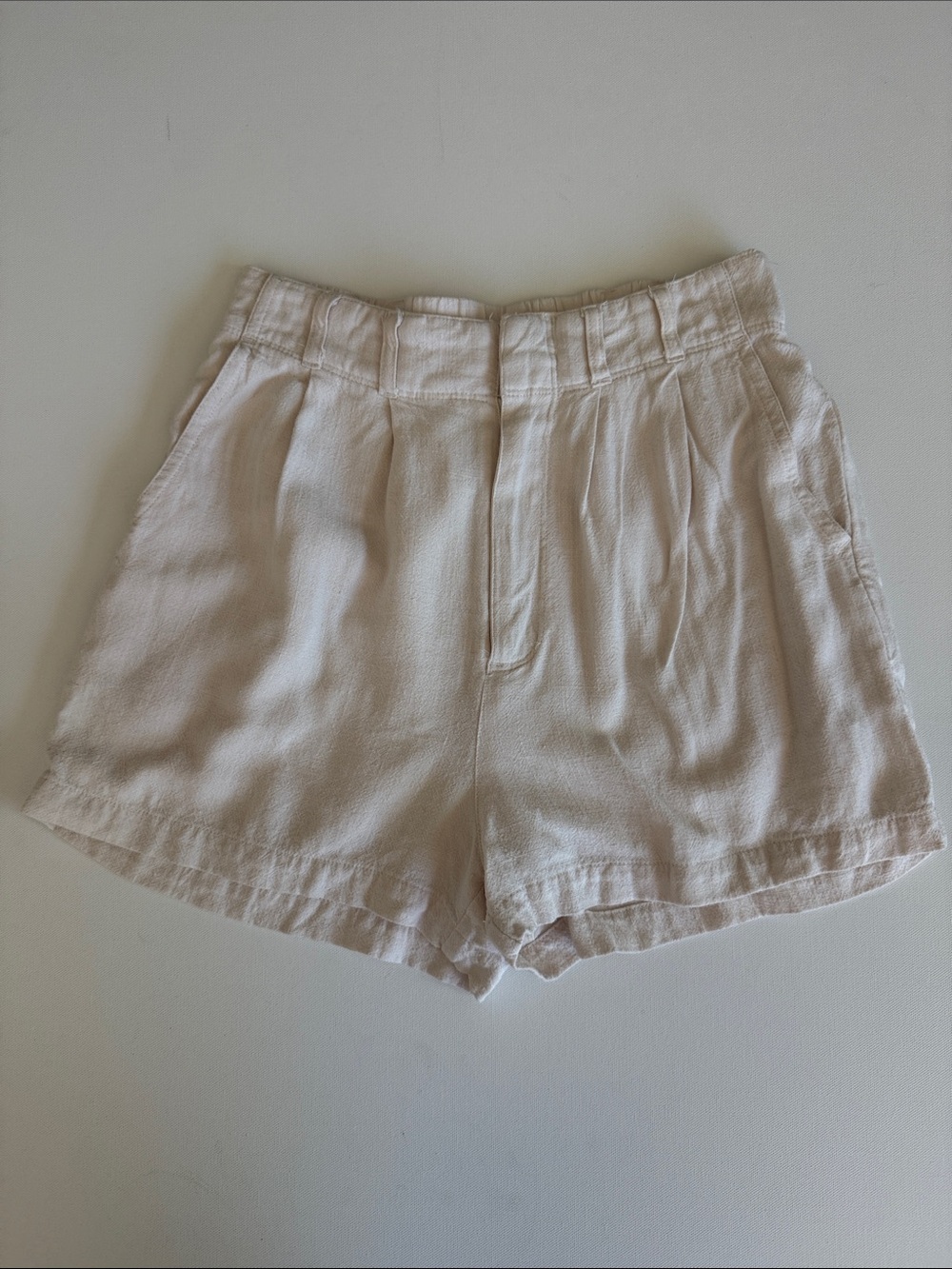 Z Supply Cream High-Waist Pleated Casual Shorts